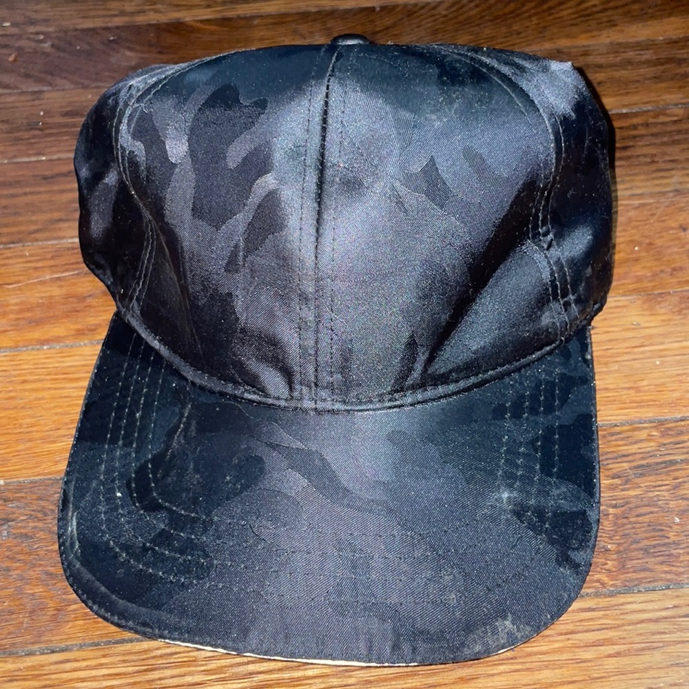 Snap back hat